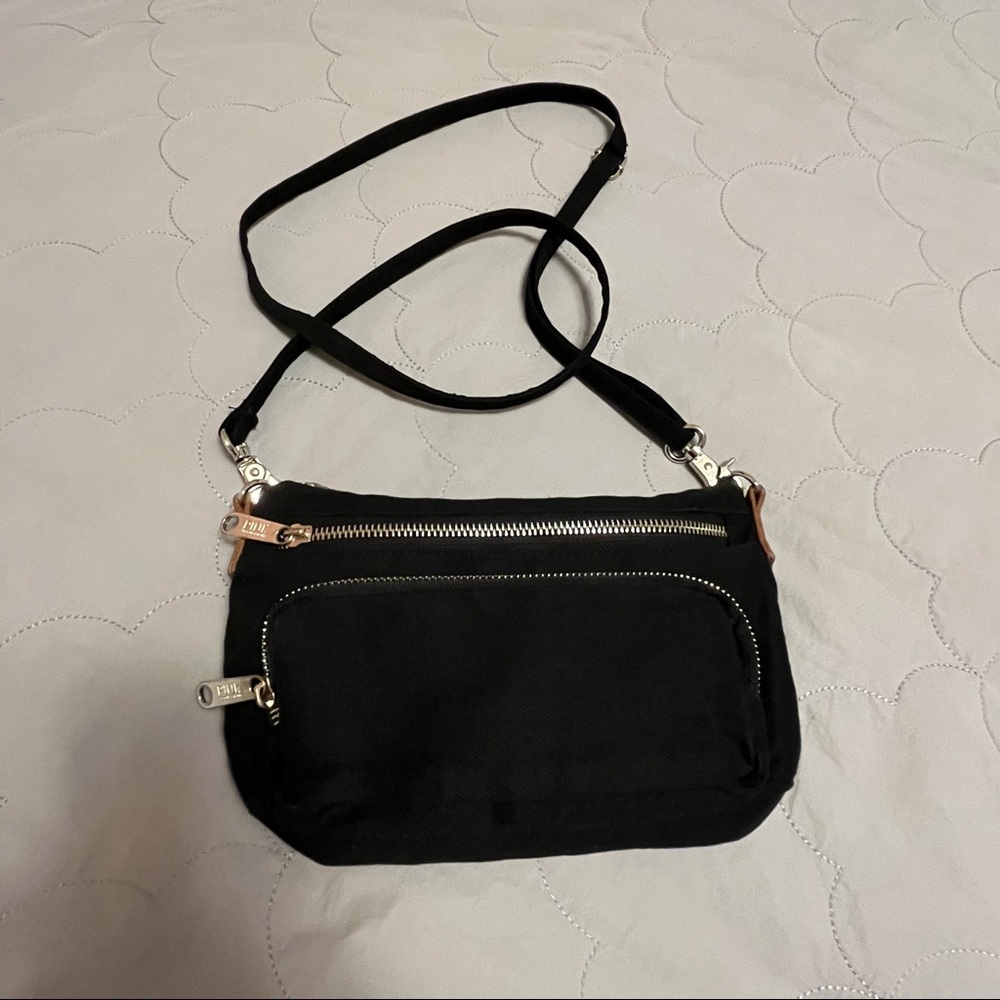 PINK Victoria’s Secret mini crossbody.